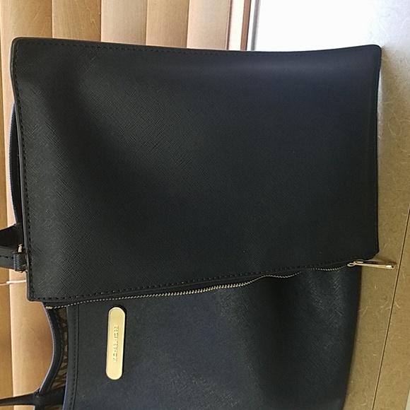 Michael Kors tote. It is Reversal with wrist let - Picture 5 of 7